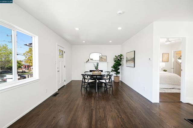 2718 Carmel St, Oakland CA: https://media.crmls.org/mediaz/b730ee9b-eae6-46af-8bfb-83d46a5cf25e.jpg
