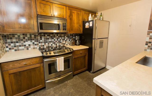 425 W Beech St, San Diego CA: https://media.crmls.org/mediaz/b730f4f9-82b5-456a-bc62-b6ec6f52395e.jpg