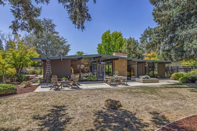 19269 De Havilland Drive, Saratoga CA: https://media.crmls.org/mediaz/b7311325-9d7b-4c51-a0f9-6704590958d9.jpg