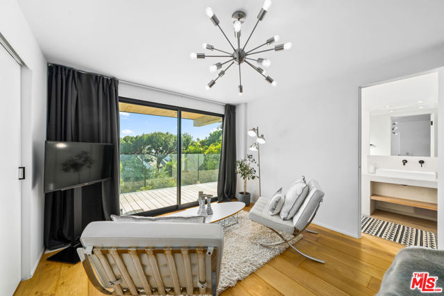 23812 Malibu Crest Drive, Malibu CA: https://media.crmls.org/mediaz/b73151e6-309e-49f1-ae5d-478d09dc946f.jpg