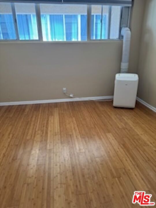 343 S Elm Drive, Beverly Hills CA: https://media.crmls.org/mediaz/b7316d3c-9da4-4424-9416-8e0aeccabd0b.jpg