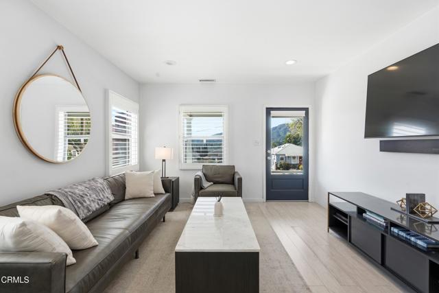 Detail Gallery Image 7 of 34 For 3233 Community Ave, La Crescenta,  CA 91214 - 3 Beds | 2 Baths