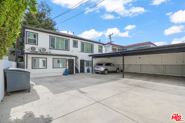 617 Westmount Drive, West Hollywood CA: https://media.crmls.org/mediaz/b732252e-dbb2-47b8-93e7-1f473ac1ef72.jpg