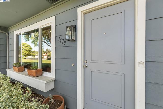 1479 Spring Valley Cmn, Livermore CA: https://media.crmls.org/mediaz/b7326027-da84-4457-90c2-ce42378f8cd9.jpg