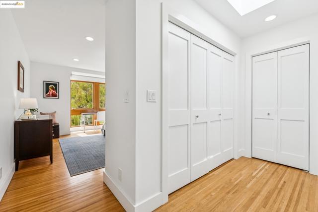714 Evelyn Ave, Albany CA: https://media.crmls.org/mediaz/b732f6bb-e6b6-4776-a1f2-6fcefa24f109.jpg