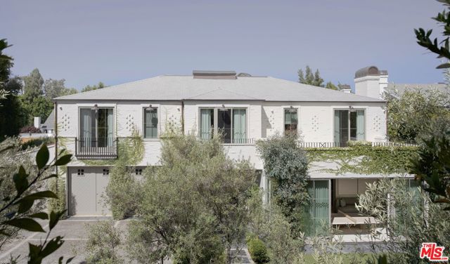 127 S Burlingame Avenue, Los Angeles CA: https://media.crmls.org/mediaz/b733084e-eb52-43eb-b43d-013c20388eca.jpg