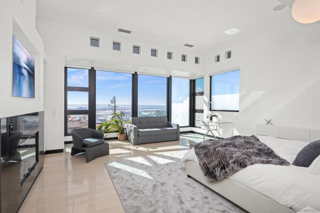 3515 Union St, San Diego CA: https://media.crmls.org/mediaz/b7331755-2e15-4a28-9464-cbdc557c4e4e.jpg