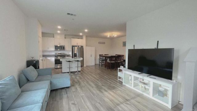 5495 Seacliff Place, San Diego CA: https://media.crmls.org/mediaz/b73328b0-bb5f-4dc1-bfc5-75acc230c19d.jpg