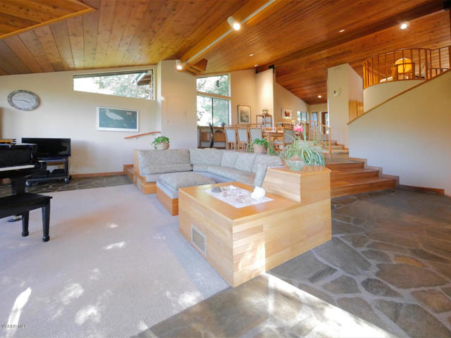 2442 Valley Meadow Drive, Oak View CA: https://media.crmls.org/mediaz/b73368e1-71b1-49f2-a615-a33086c04e98.jpg