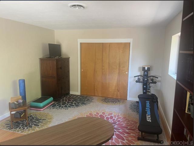 3958 Kenwood Dr, Spring Valley CA: https://media.crmls.org/mediaz/b733bfc0-1d76-473b-a04c-8024860e2fb7.jpg
