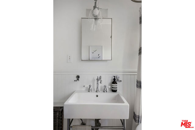 5928 Meridian Street, Los Angeles CA: https://media.crmls.org/mediaz/b733c14e-fd76-4917-944f-a6062e2eb6c9.jpg