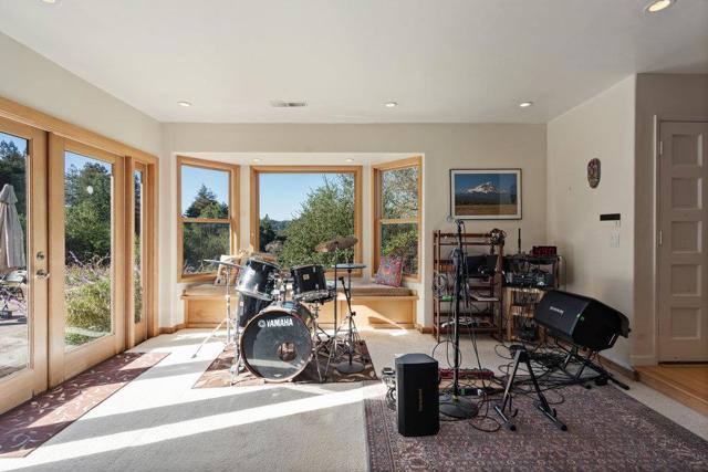 4760 Soquel Creek Road, Soquel CA: https://media.crmls.org/mediaz/b733f31c-b039-4d2a-90af-31e107181d51.jpg