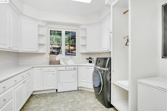 16096 Parkridge Ave, Sonora CA: https://media.crmls.org/mediaz/b734c2e9-c9da-433e-8751-f45aaf9f909d.jpg