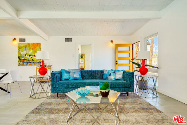 547 N Farrell Drive, Palm Springs CA: https://media.crmls.org/mediaz/b73531fe-a3a9-4e90-9972-9d8516abbe19.jpg