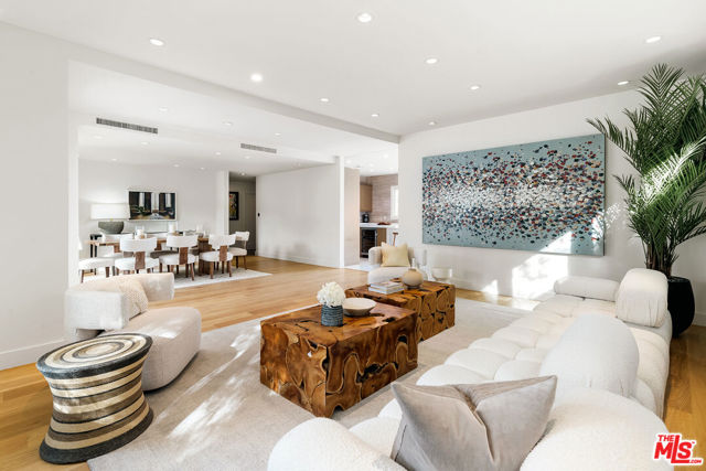 2612 Wallingford Drive, Beverly Hills CA: https://media.crmls.org/mediaz/b735e1f6-0f63-45e5-8138-b6447195eb08.jpg
