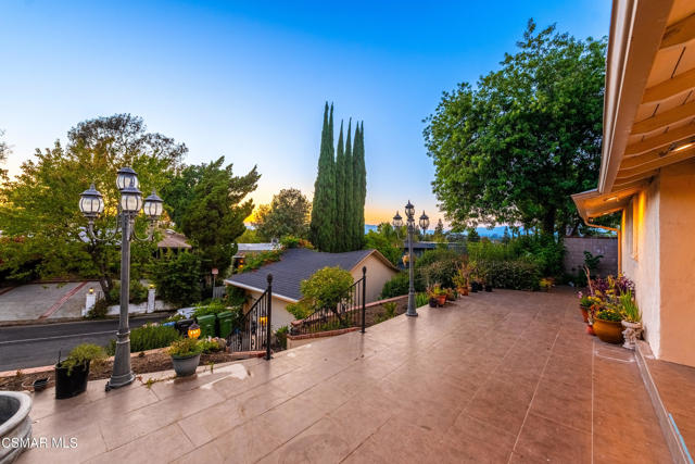 4148 Camino De La Cumbre, Sherman Oaks CA: https://media.crmls.org/mediaz/b7366568-817a-4c27-8796-033e6b953c4b.jpg