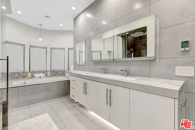 4102 Cachalote Street, Woodland Hills CA: https://media.crmls.org/mediaz/b736d49a-7330-4295-b615-f5062ccb2eb4.jpg