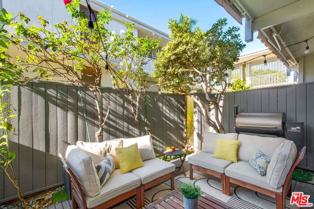 5326 Fairview Boulevard, Los Angeles CA: https://media.crmls.org/mediaz/b7376324-03e0-44ce-b5bf-41c8d329c85b.jpg