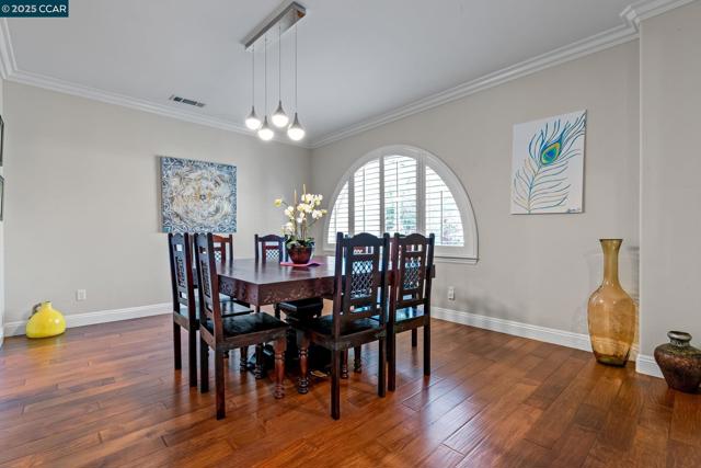 1656 Colchester St, Danville CA: https://media.crmls.org/mediaz/b7376d0b-1ffa-4804-a3ab-640c8a530e97.jpg