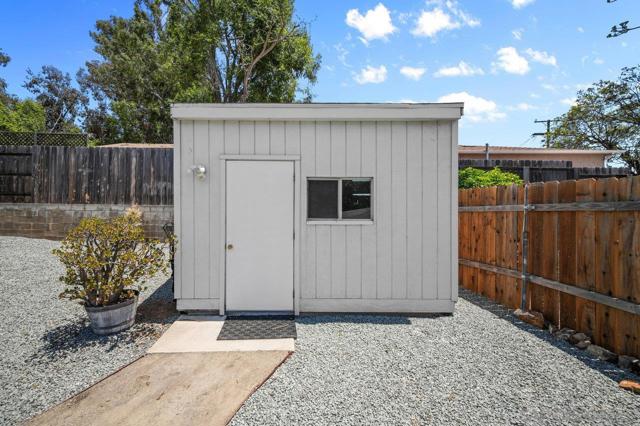 3711 Fairway Dr, La Mesa CA: https://media.crmls.org/mediaz/b737c4a1-5dc3-4466-86b9-e49515568cfb.jpg