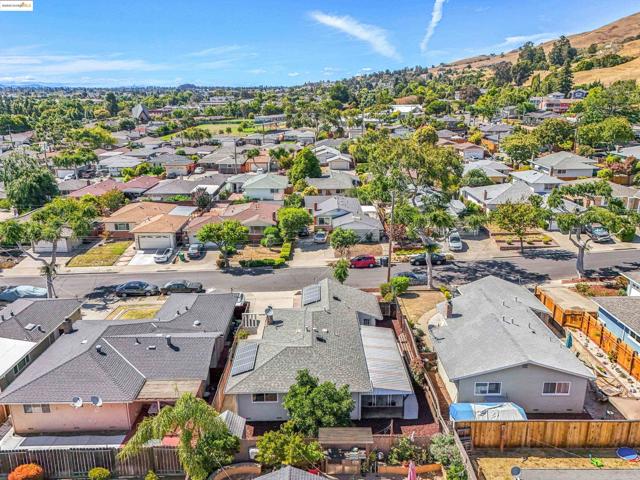 589 Evangeline Way, Hayward CA: https://media.crmls.org/mediaz/b7381b21-ff95-4c5e-9edc-cb7a10d93b1b.jpg