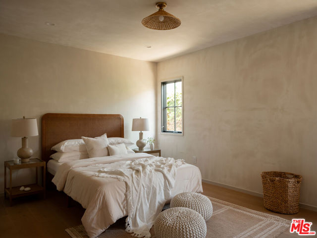 7907 Croydon Avenue, Los Angeles CA: https://media.crmls.org/mediaz/b73822b7-163e-4ac2-b93e-18ebc8a8f7b5.jpg
