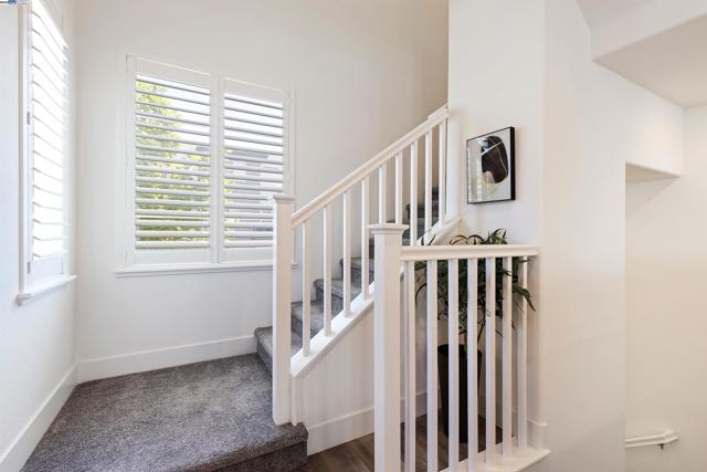 29231 Hub Ct, Hayward CA: https://media.crmls.org/mediaz/b7384182-1e24-40e7-911e-7a50271efd12.jpg