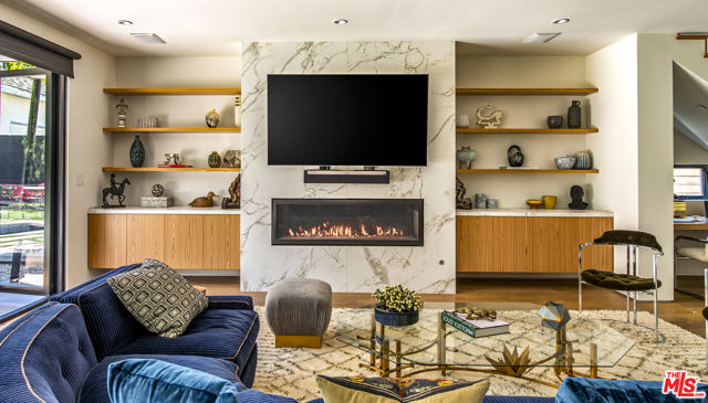 2656 32nd Street, Santa Monica CA: https://media.crmls.org/mediaz/b7384480-e201-4be3-832c-69118c263fca.jpg