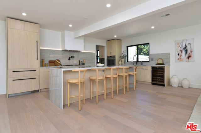 15431 Milbank Street, Encino CA: https://media.crmls.org/mediaz/b7385299-f8e3-4571-abb5-a3e22ba7ce4e.jpg
