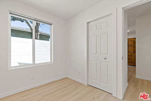 23906 1/2 Darbun Drive, Newhall CA: https://media.crmls.org/mediaz/b738f328-bef2-4c72-a7f9-538b507dd01c.jpg