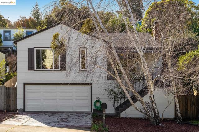 279 Pomona Street, Crockett CA: https://media.crmls.org/mediaz/b7395694-5ab8-4be3-93eb-e31f3956cbda.jpg