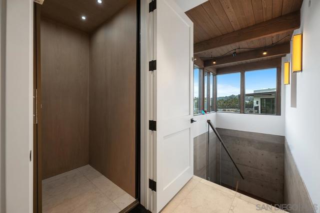 4728 El Aspecto, Rancho Santa Fe CA: https://media.crmls.org/mediaz/b739a63e-f63a-405d-9916-af69602a163f.jpg