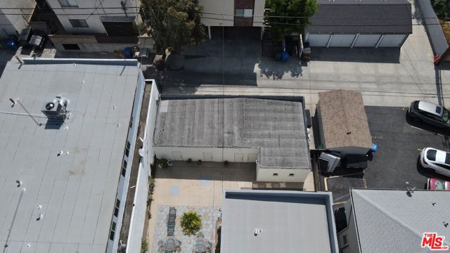 224 N Jackson Street, Glendale CA: https://media.crmls.org/mediaz/b739ebfc-317f-4bc8-89bb-843257a327b6.jpg