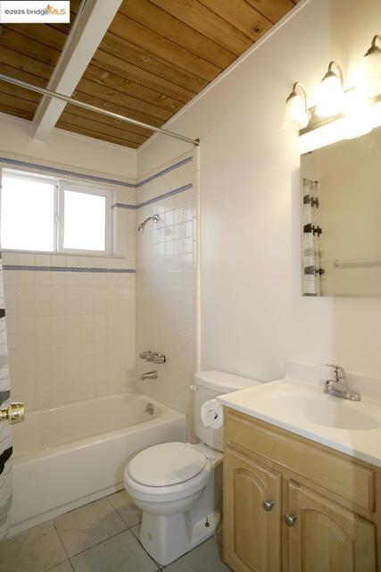 1611 Julia St, Berkeley CA: https://media.crmls.org/mediaz/b73a4e01-c408-43e1-a6a4-bfd80718a509.jpg