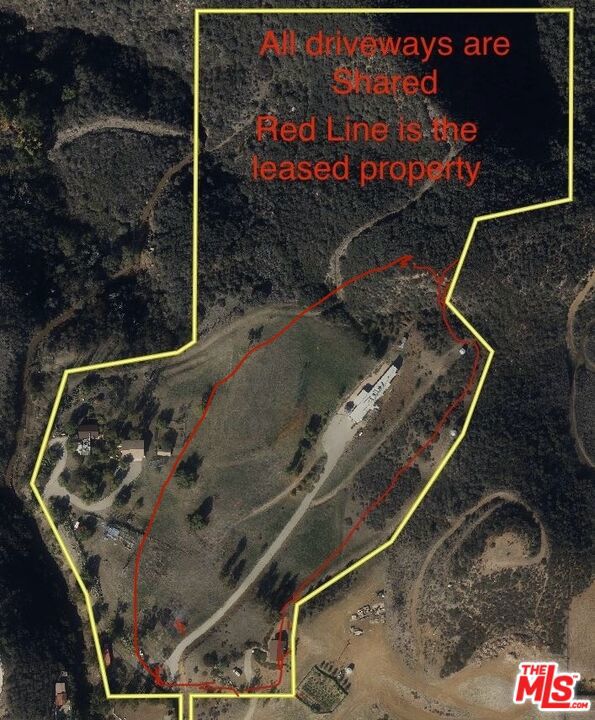 11077 Pacific View Drive, Malibu CA: https://media.crmls.org/mediaz/b73ae732-298d-42f3-a53a-bb5ac8208a46.jpg