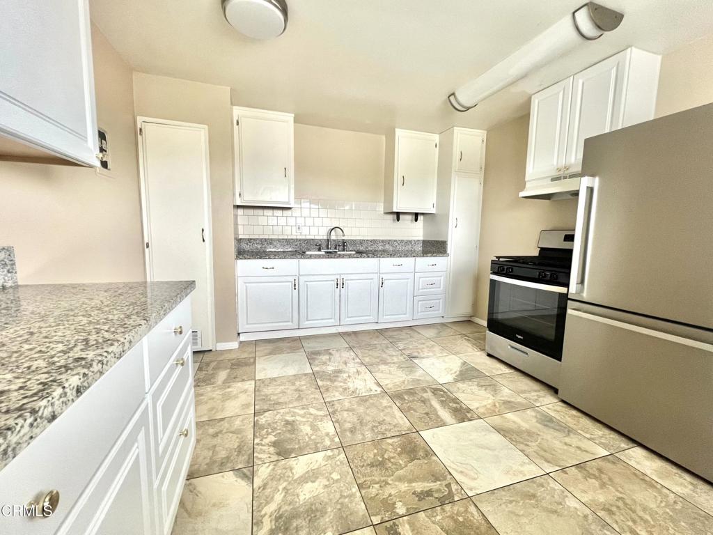851 W Crestwood Street #C