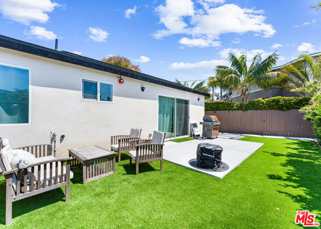 326 Hamilton Street, Costa Mesa CA: https://media.crmls.org/mediaz/b73b3df3-5287-4289-bebd-68959d7dd75a.jpg