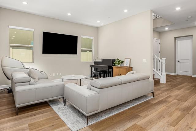 Detail Gallery Image 13 of 44 For 675 Westbrook Loop, San Marcos,  CA 92078 - 5 Beds | 4/1 Baths