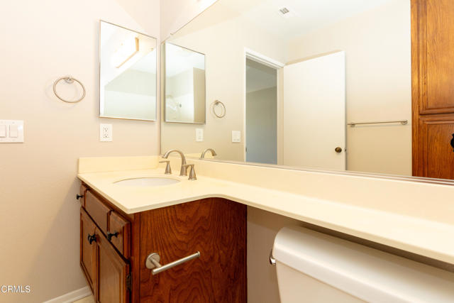 Detail Gallery Image 16 of 25 For 985 Hawthorne Ln, Ventura,  CA 93003 - 3 Beds | 3/1 Baths