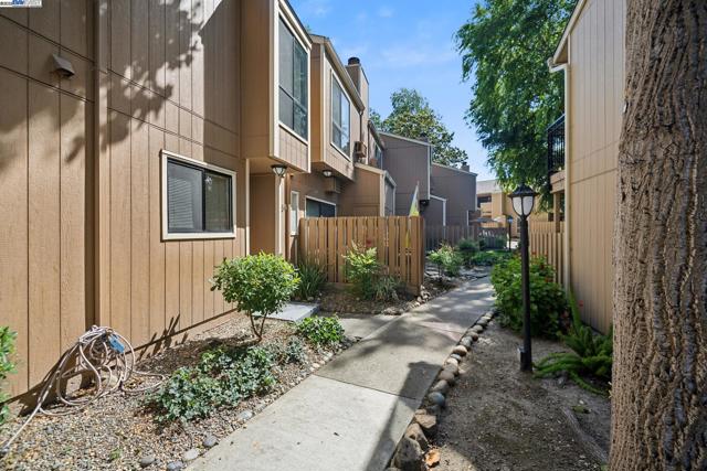 8985 Alcosta Blvd, San Ramon CA: https://media.crmls.org/mediaz/b73c8b8f-7cd7-4038-9290-1cad01491a4f.jpg