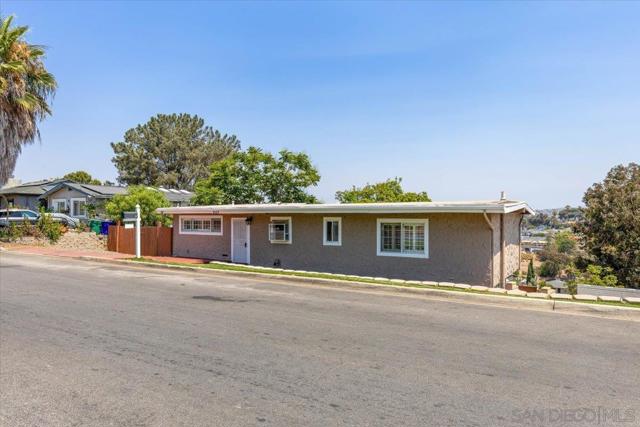 2035 Paradise St, San Diego CA: https://media.crmls.org/mediaz/b73ccb97-a643-4208-8077-106c009bddd6.jpg