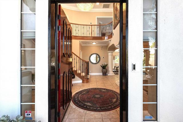 Detail Gallery Image 4 of 47 For 1751 Monte Vista Dr, Vista,  CA 92084 - 5 Beds | 3/1 Baths