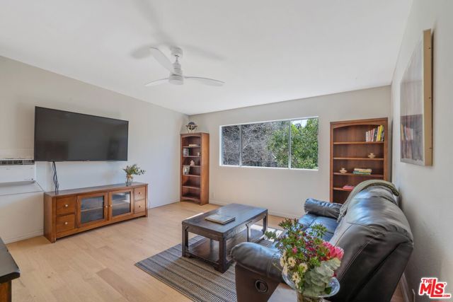 2160 Lake Shore Avenue, Los Angeles CA: https://media.crmls.org/mediaz/b73cf697-c390-48f1-962a-0b8f15e9381c.jpg