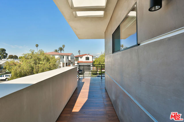 1622 S Mansfield Avenue, Los Angeles CA: https://media.crmls.org/mediaz/b73d4555-1729-4980-8d22-a40c140cb68e.jpg