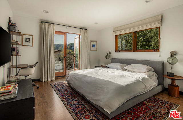 2820 Westshire Drive, Los Angeles CA: https://media.crmls.org/mediaz/b73de2a7-1c73-407d-9c36-1ea266422d45.jpg