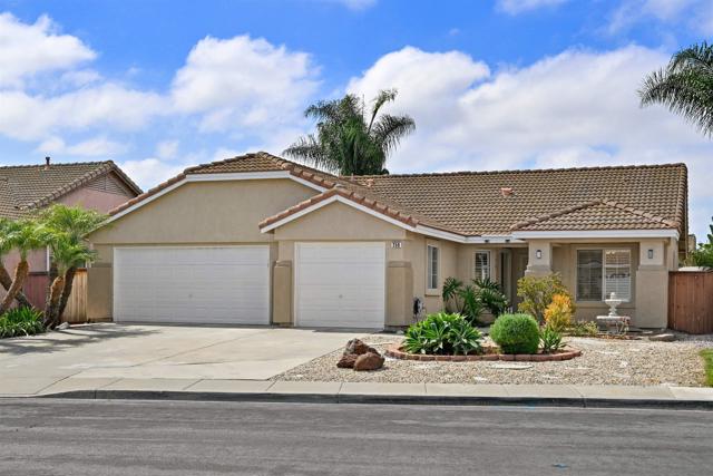 250 Del Mesa Ct, Oceanside CA: https://media.crmls.org/mediaz/b73f5a19-0cd3-4aae-a63d-4d15351664d2.jpg