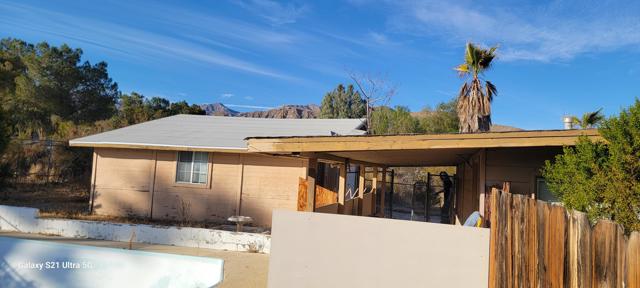 11022 West Drive, Morongo Valley CA: https://media.crmls.org/mediaz/b73f9b0b-f1bc-455c-b004-7475f99630e2.jpg