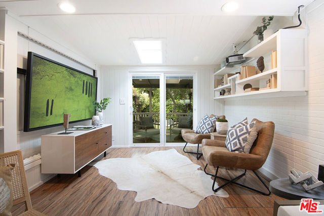 565 N Arden Boulevard, Los Angeles CA: https://media.crmls.org/mediaz/b7400f98-0771-42c8-b548-ddf4b9af99aa.jpg