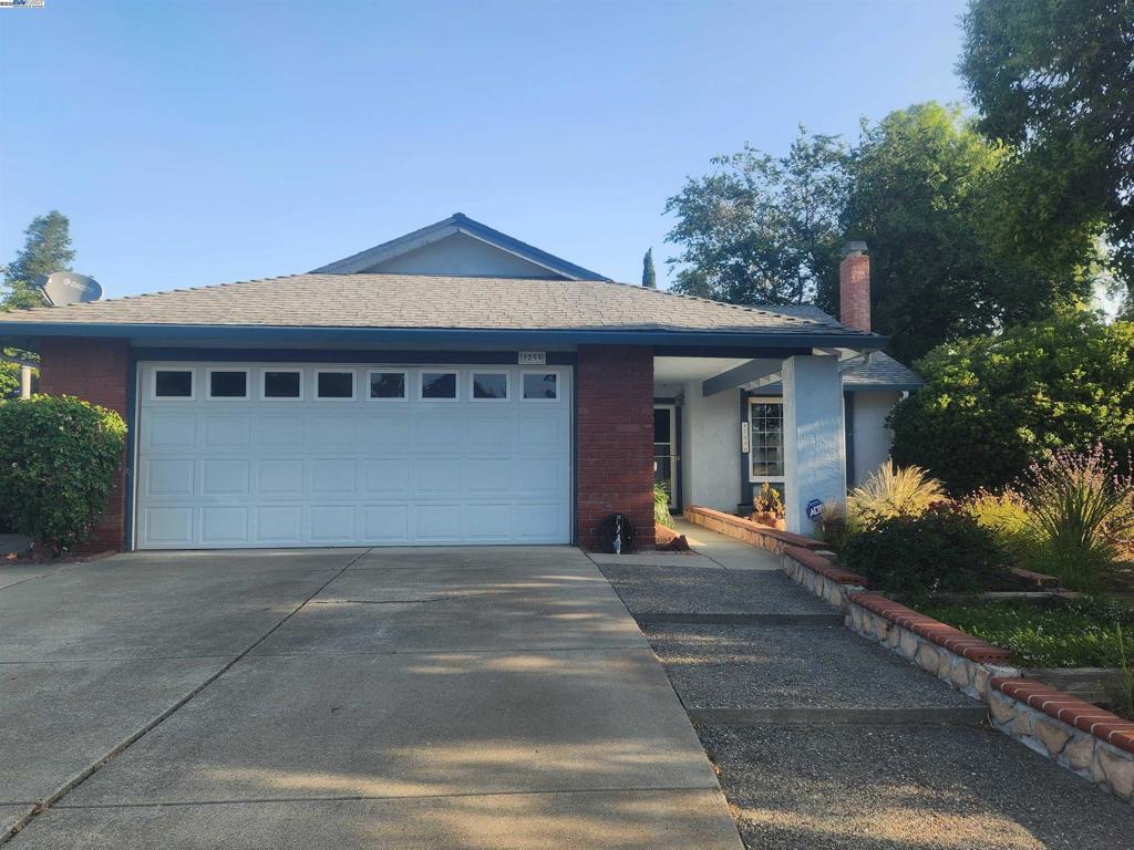 1733 Carnation Cir