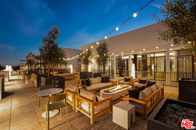 2455 Overland Avenue, Los Angeles CA: https://media.crmls.org/mediaz/b7405c78-8599-4635-b881-ff01771b654e.jpg